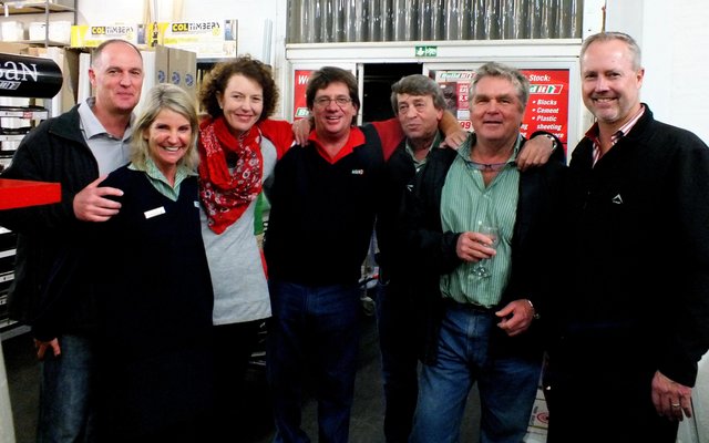 Vlnr is Hennie, Silvana, Maryse, Eddie, Johan, Jonathan en Steven